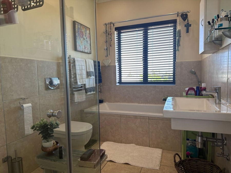 To Let 5 Bedroom Property for Rent in Rome Glen Western Cape